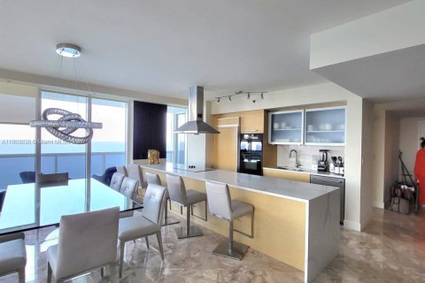 Copropriété à louer à Hallandale Beach, Floride: 3 chambres, 191.84 m2 № 1864098 - photo 11