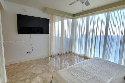 Copropriété à louer à Hallandale Beach, Floride: 3 chambres, 191.84 m2 № 1864098 - photo 25