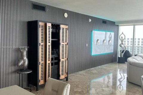 Copropriété à louer à Hallandale Beach, Floride: 3 chambres, 191.84 m2 № 1864098 - photo 15