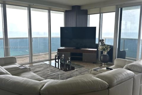 Copropriété à louer à Hallandale Beach, Floride: 3 chambres, 191.84 m2 № 1864098 - photo 18