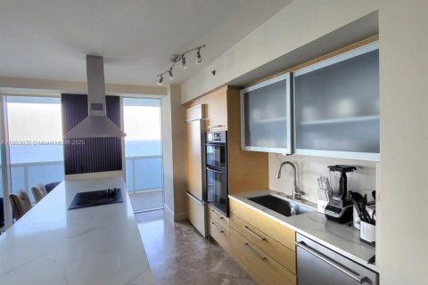 Copropriété à louer à Hallandale Beach, Floride: 3 chambres, 191.84 m2 № 1864098 - photo 8