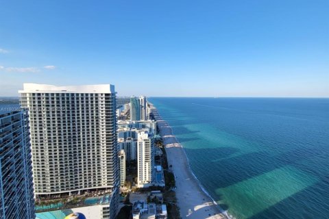 Copropriété à louer à Hallandale Beach, Floride: 3 chambres, 191.84 m2 № 1864098 - photo 4