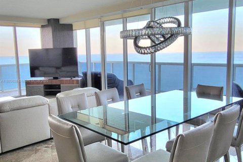 Copropriété à louer à Hallandale Beach, Floride: 3 chambres, 191.84 m2 № 1864098 - photo 12