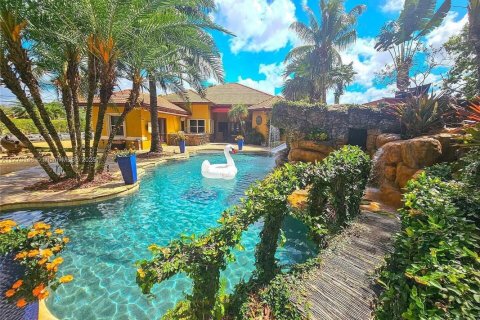 Villa ou maison à vendre à Davie, Floride: 6 chambres, 425.49 m2 № 2431274 - photo 17