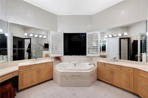 Villa ou maison à vendre à Davie, Floride: 6 chambres, 425.49 m2 № 2431274 - photo 5