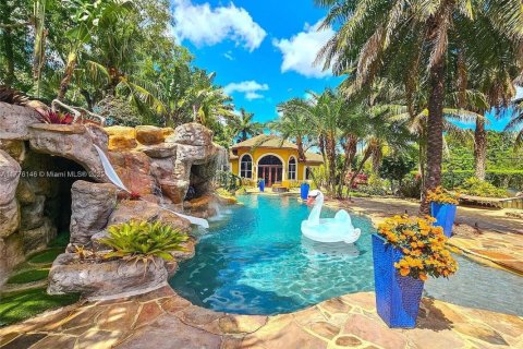 Villa ou maison à vendre à Davie, Floride: 6 chambres, 425.49 m2 № 2431274 - photo 21