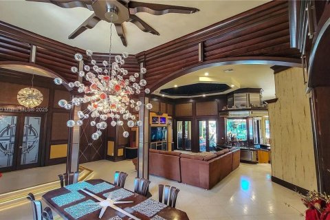 Villa ou maison à vendre à Davie, Floride: 6 chambres, 425.49 m2 № 2431274 - photo 28