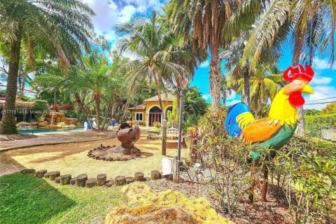 Villa ou maison à vendre à Davie, Floride: 6 chambres, 425.49 m2 № 2431274 - photo 14
