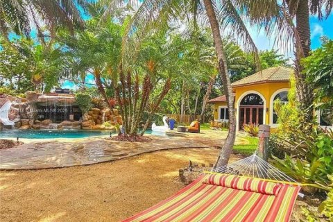 Villa ou maison à vendre à Davie, Floride: 6 chambres, 425.49 m2 № 2431274 - photo 25