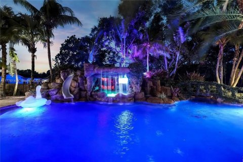 Villa ou maison à vendre à Davie, Floride: 6 chambres, 425.49 m2 № 2431274 - photo 2