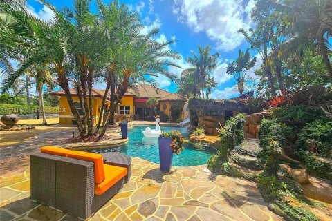 Villa ou maison à vendre à Davie, Floride: 6 chambres, 425.49 m2 № 2431274 - photo 18