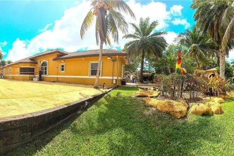 Villa ou maison à vendre à Davie, Floride: 6 chambres, 425.49 m2 № 2431274 - photo 12