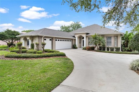 House in Lady Lake, Florida 3 bedrooms, 231.98 sq.m. № 1597976 - photo 1