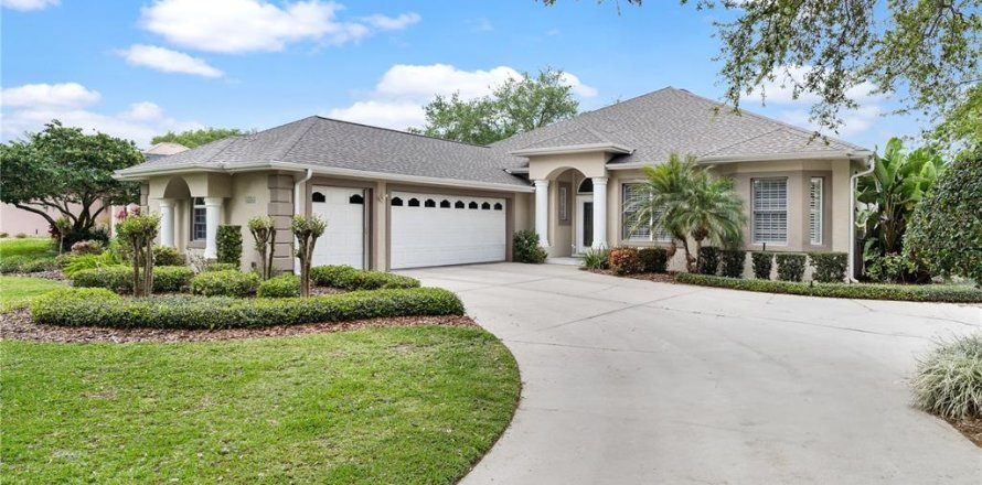 House in Lady Lake, Florida 3 bedrooms, 231.98 sq.m. № 1597976