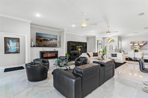 House in Lady Lake, Florida 3 bedrooms, 231.98 sq.m. № 1597976 - photo 18