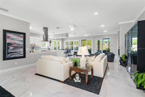 House in Lady Lake, Florida 3 bedrooms, 231.98 sq.m. № 1597976 - photo 14