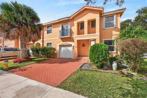 Villa ou maison à louer à Pembroke Pines, Floride: 4 chambres, 142.7 m2 № 2030818 - photo 2