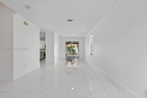 Villa ou maison à louer à Pembroke Pines, Floride: 4 chambres, 142.7 m2 № 2030818 - photo 4