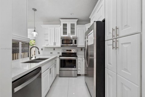 Villa ou maison à louer à Pembroke Pines, Floride: 4 chambres, 142.7 m2 № 2030818 - photo 10