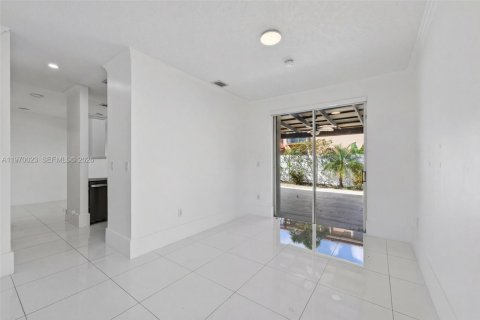 Villa ou maison à louer à Pembroke Pines, Floride: 4 chambres, 142.7 m2 № 2030818 - photo 8