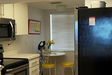 Condominio en alquiler en Port Richey, Florida, 2 dormitorios, 95.22 m2 № 1795748 - foto 13