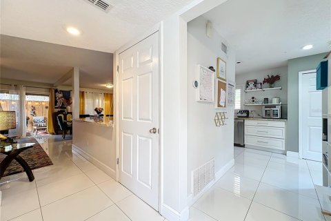 Townhouse in Longwood, Florida 3 bedrooms, 238.11 sq.m. № 1550359 - photo 9