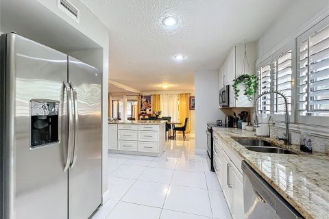 Townhouse in Longwood, Florida 3 bedrooms, 238.11 sq.m. № 1550359 - photo 11