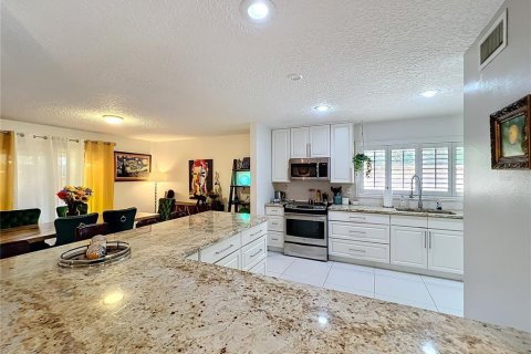 Townhouse in Longwood, Florida 3 bedrooms, 238.11 sq.m. № 1550359 - photo 17