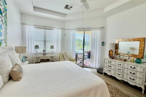 House in Port St. Lucie, Florida 3 bedrooms, 215.07 sq.m. № 2058724 - photo 14