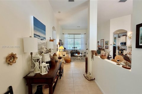 House in Port St. Lucie, Florida 3 bedrooms, 215.07 sq.m. № 2058724 - photo 5