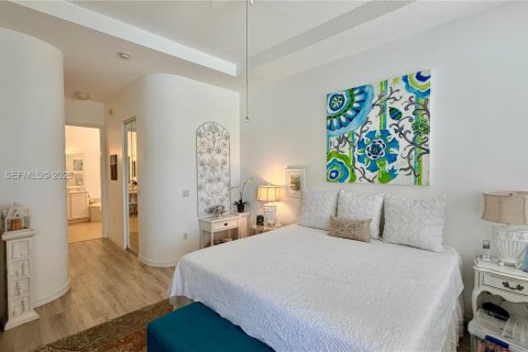 House in Port St. Lucie, Florida 3 bedrooms, 215.07 sq.m. № 2058724 - photo 16