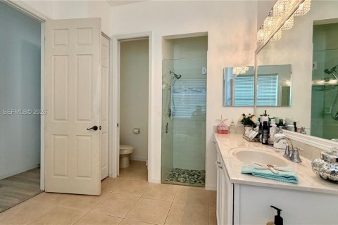 House in Port St. Lucie, Florida 3 bedrooms, 215.07 sq.m. № 2058724 - photo 9