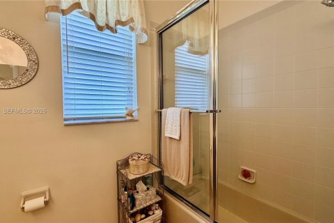 House in Port St. Lucie, Florida 3 bedrooms, 215.07 sq.m. № 2058724 - photo 28