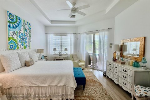 House in Port St. Lucie, Florida 3 bedrooms, 215.07 sq.m. № 2058724 - photo 13