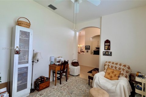 House in Port St. Lucie, Florida 3 bedrooms, 215.07 sq.m. № 2058724 - photo 4