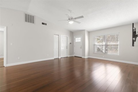 House in Tampa, Florida 3 bedrooms, 109.72 sq.m. № 2142556 - photo 5