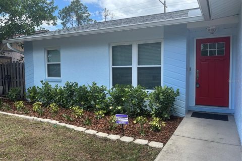 House in Tampa, Florida 3 bedrooms, 109.72 sq.m. № 2142556 - photo 2
