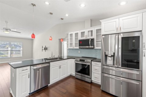 House in Tampa, Florida 3 bedrooms, 109.72 sq.m. № 2142556 - photo 11