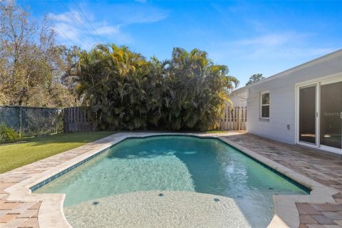 House in Tampa, Florida 3 bedrooms, 109.72 sq.m. № 2142556 - photo 24