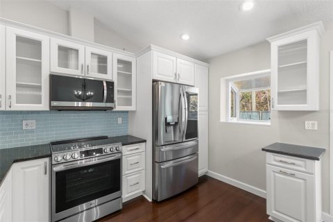 House in Tampa, Florida 3 bedrooms, 109.72 sq.m. № 2142556 - photo 10