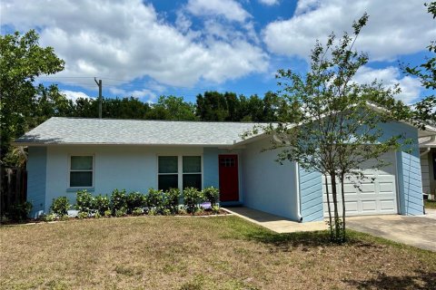 House in Tampa, Florida 3 bedrooms, 109.72 sq.m. № 2142556