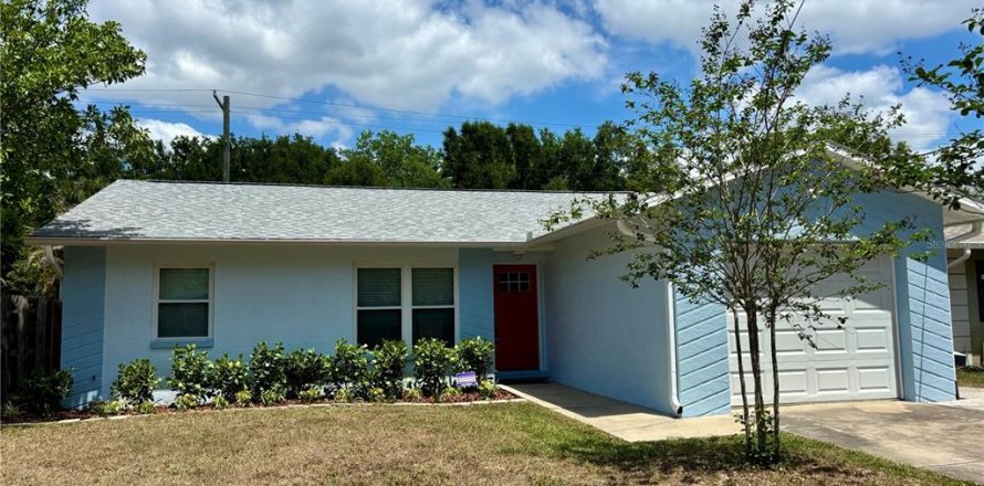 House in Tampa, Florida 3 bedrooms, 109.72 sq.m. № 2142556