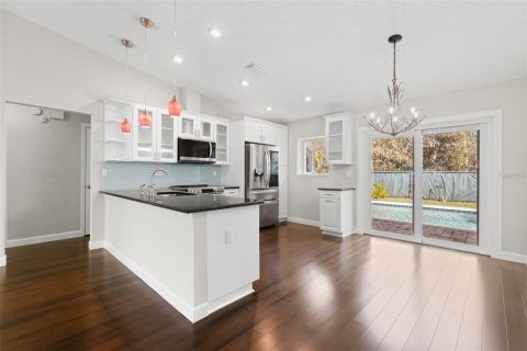 House in Tampa, Florida 3 bedrooms, 109.72 sq.m. № 2142556 - photo 7