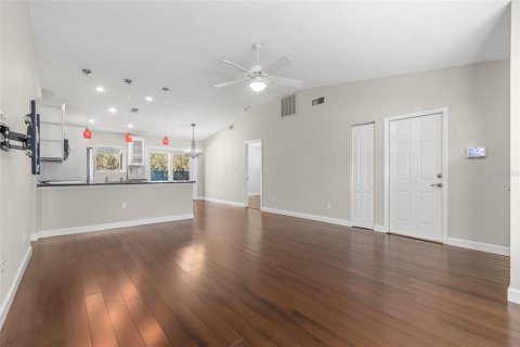 House in Tampa, Florida 3 bedrooms, 109.72 sq.m. № 2142556 - photo 4