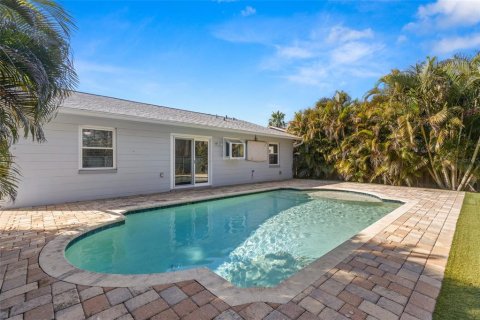 House in Tampa, Florida 3 bedrooms, 109.72 sq.m. № 2142556 - photo 22