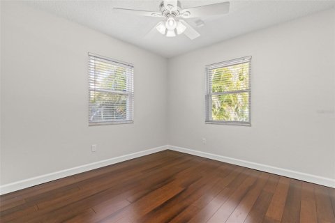 House in Tampa, Florida 3 bedrooms, 109.72 sq.m. № 2142556 - photo 20