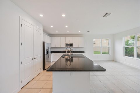 House in Wesley Chapel, Florida 5 bedrooms, 302.03 sq.m. № 2216750 - photo 11