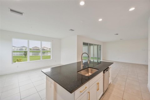 House in Wesley Chapel, Florida 5 bedrooms, 302.03 sq.m. № 2216750 - photo 13