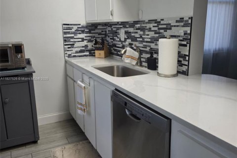 Copropriété à vendre à Plantation, Floride: 2 chambres, 127.28 m2 № 1977260 - photo 1