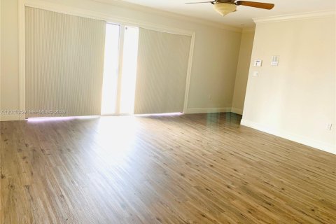 Townhouse in Miami Lakes, Florida 3 bedrooms, 204.85 sq.m. № 2086716 - photo 16